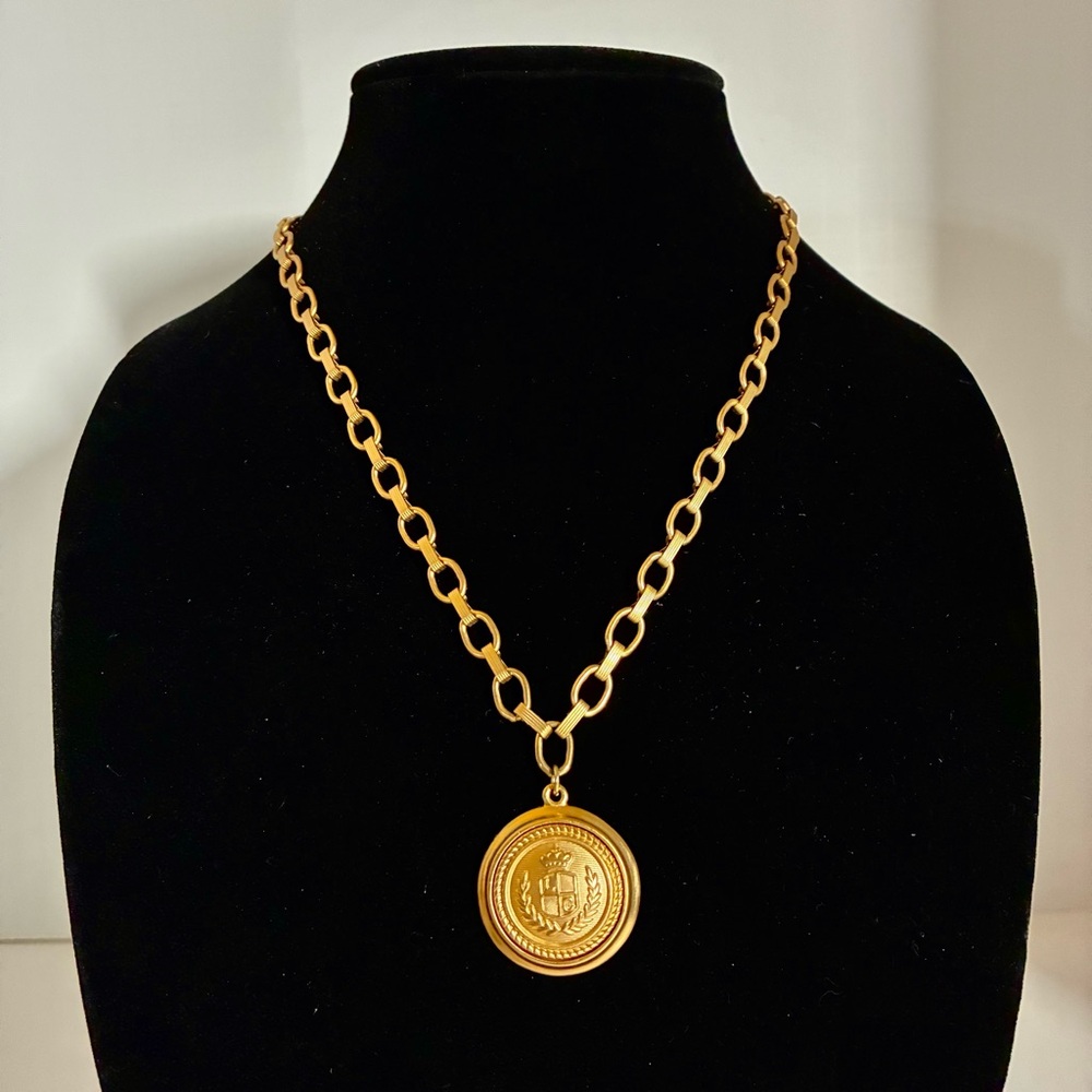 Vintage Liz Claiborne Crest Medallion Pendant Necklace